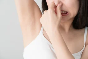 脇の匂いをなんとかしたい 匂いの原因と対策方法を紹介 自分らしい便利な暮らしを トラベルブック Travelbook