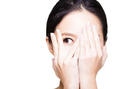 目の下のたるみがひどい原因は 毎日の生活でできる解消法を紹介 トラブルブック