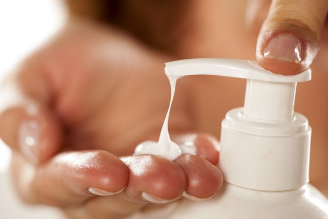 おすすめのUV乳液15選*人気商品を比較