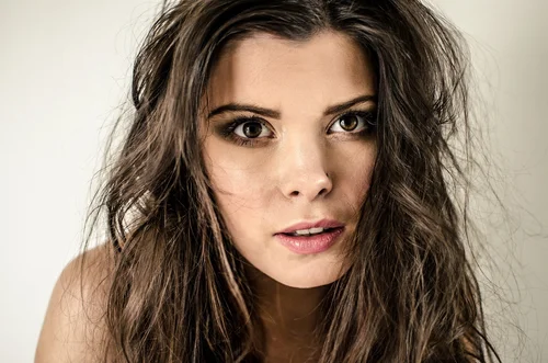 髪をボリュームダウンするには ボリュームが出る原因やケア方法を紹介 自分らしい便利な暮らしを トラベルブック Travelbook