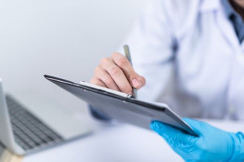 10代でも髪の毛が抜ける 若ハゲの原因と対策方法とは 自分らしい便利な暮らしを トラベルブック Travelbook 10代でも髪の毛が抜ける 若ハゲの原因と対策方法とは 自分らしい便利な暮らしを トラベルブック Travelbook