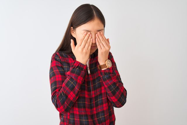 二重マッサージとは?簡単なやり方や二重になるコツ、注意点を紹介!