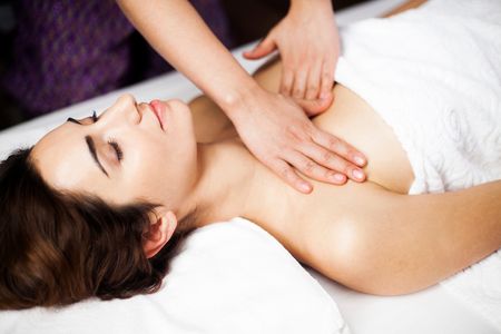 40代からのバストケア 垂れてきた胸のハリケアを紹介 トラブルブック