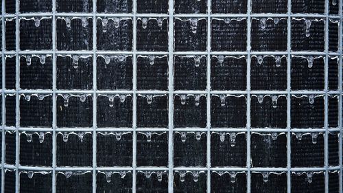 エアコン修理の費用相場は 買い替えの方が良い場合も トラブルブック