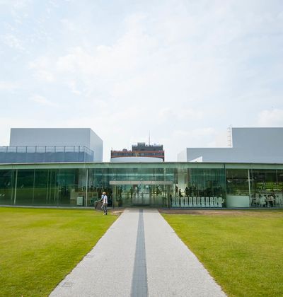 金沢21世紀美術館 市民にも開かれたsns映えする美術館 おすすめ旅行を探すならトラベルブック Travelbook 金沢21世紀美術館 市民にも開かれたsns映えする美術館 おすすめ旅行を探すならトラベルブック Travelbook