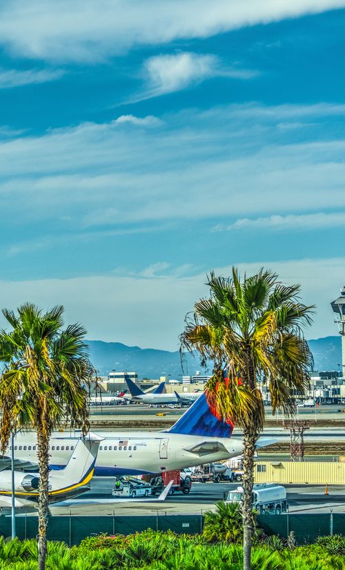 ロサンゼルス空港 Lax 周辺のホテル10選 編集部厳選のホテルはこちら おすすめ旅行を探すならトラベルブック Travelbook ロサンゼルス空港 Lax 周辺のホテル10選 編集部厳選のホテルはこちら おすすめ旅行を探すならトラベルブック Travelbook