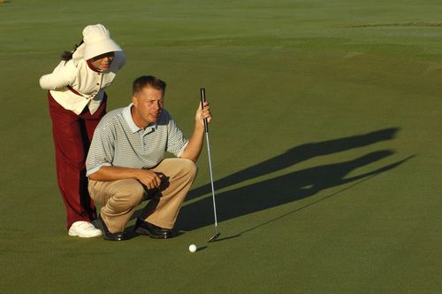ゴルフは不倫の温床 浮気の口実にしやすい理由と嘘を見破る方法を紹介 トラブルブック