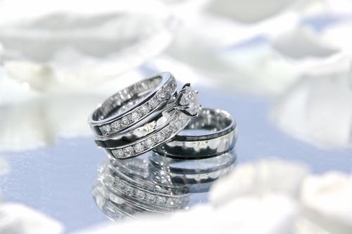 カルティエで婚約指輪がほしい 憧れの人気商品と気になる相場や評判を紹介 自分らしい便利な暮らしを トラベルブック Travelbook カルティエで婚約指輪がほしい 憧れの人気商品と気になる相場や評判を紹介 自分らしい便利な暮らしを トラベルブック Travelbook
