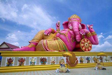 2026年1月最新】ワット・サマーン・ラッタナーラーム（ピンク